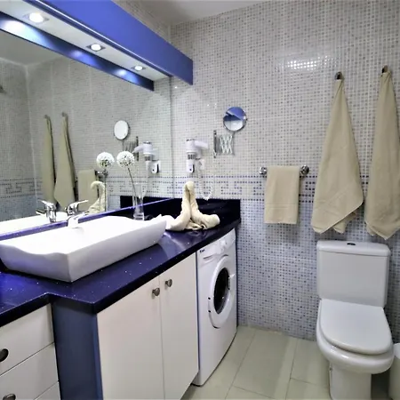 Golden Mogan Apartment *